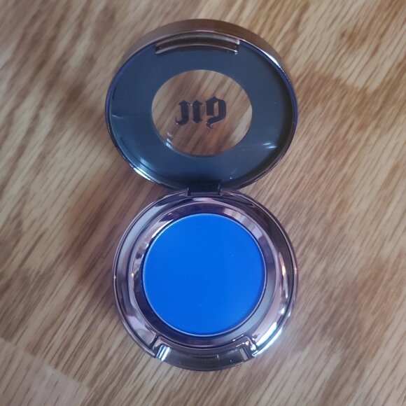 Urban Decay Beauty With An Edge Single Eyeshadow Pot - Picture 2 of 2